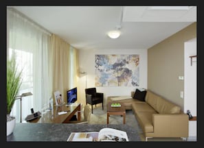 Apartamento, 1 cama de casal | Área de estar | TV de tela plana