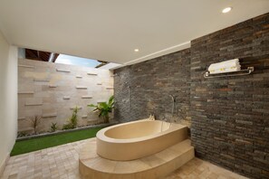 Baignoire et douche séparées, douche à « effet pluie »