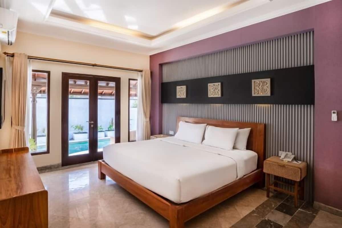 1 bedroom, premium bedding, minibar, in-room safe