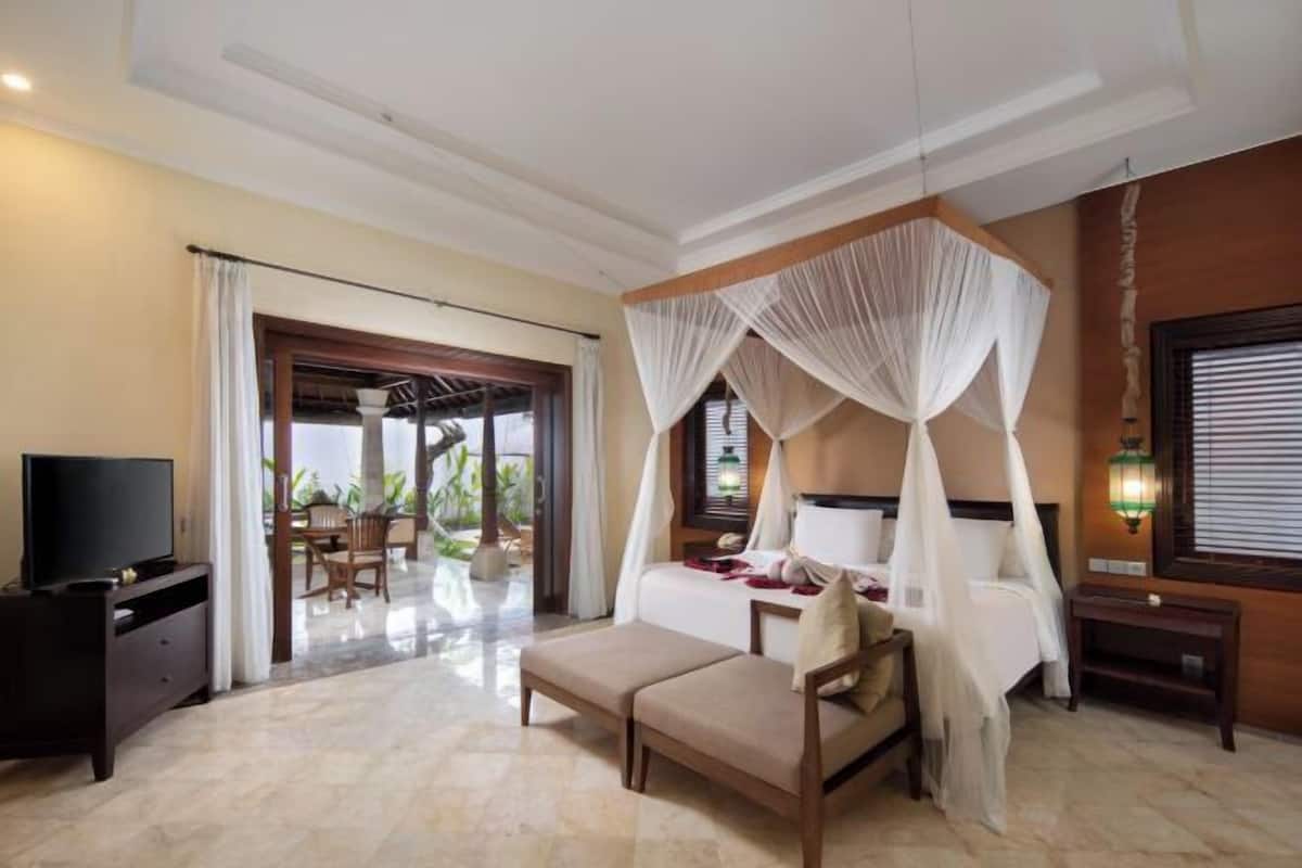 1 bedroom, premium bedding, minibar, in-room safe