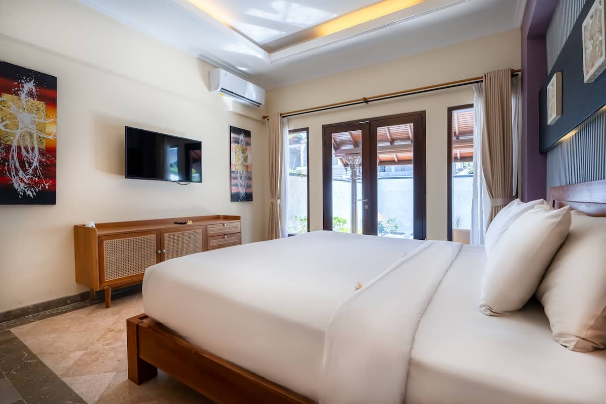 1 bedroom, premium bedding, minibar, in-room safe