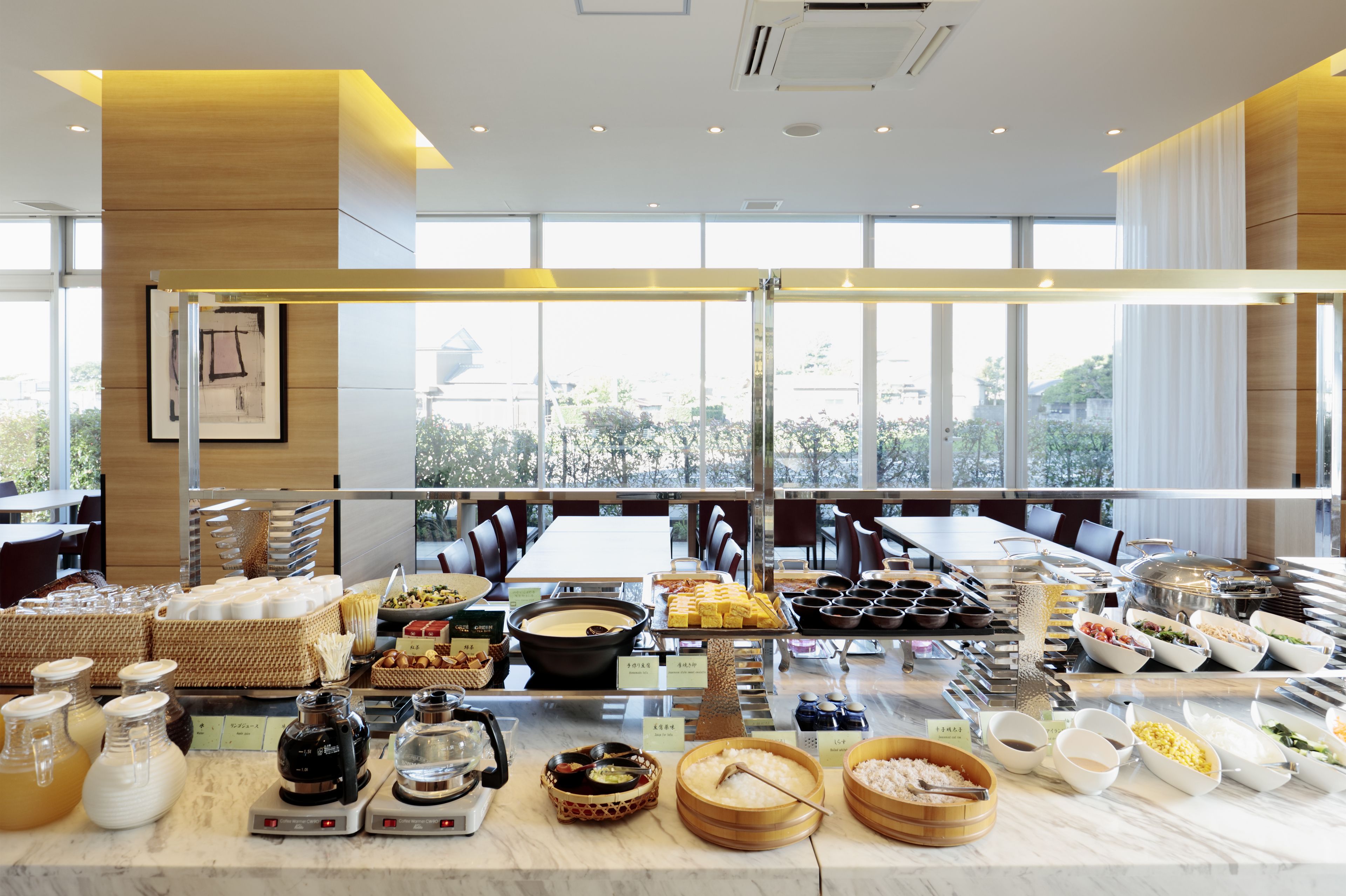 Daily buffet breakfast (JPY 1430 per person)