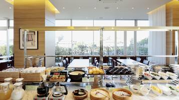 Tägliches Frühstücksbuffet (1430 JPY pro Person)