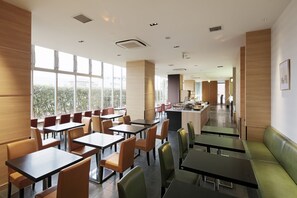 Desayuno buffet todos los días (con cargo)