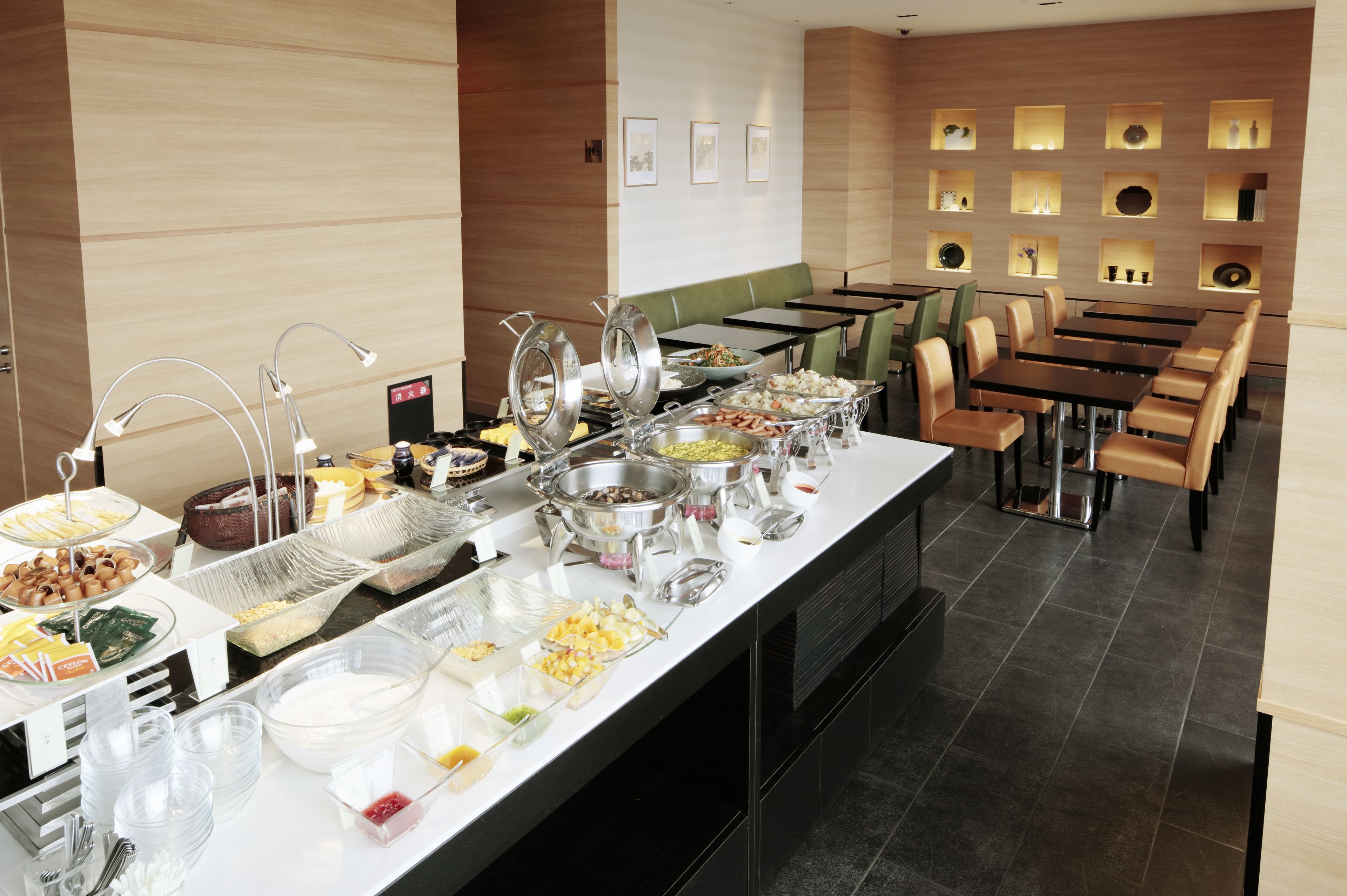 daily buffet breakfast for a fee