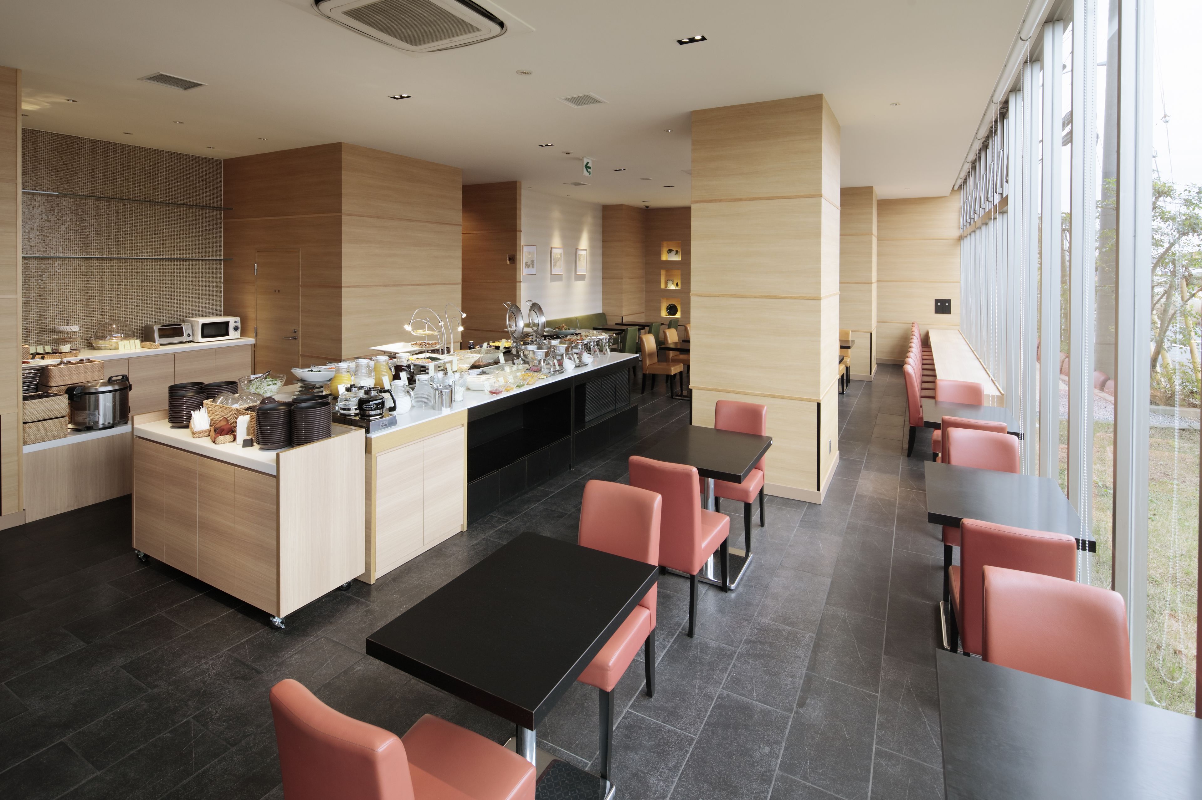 daily buffet breakfast for a fee