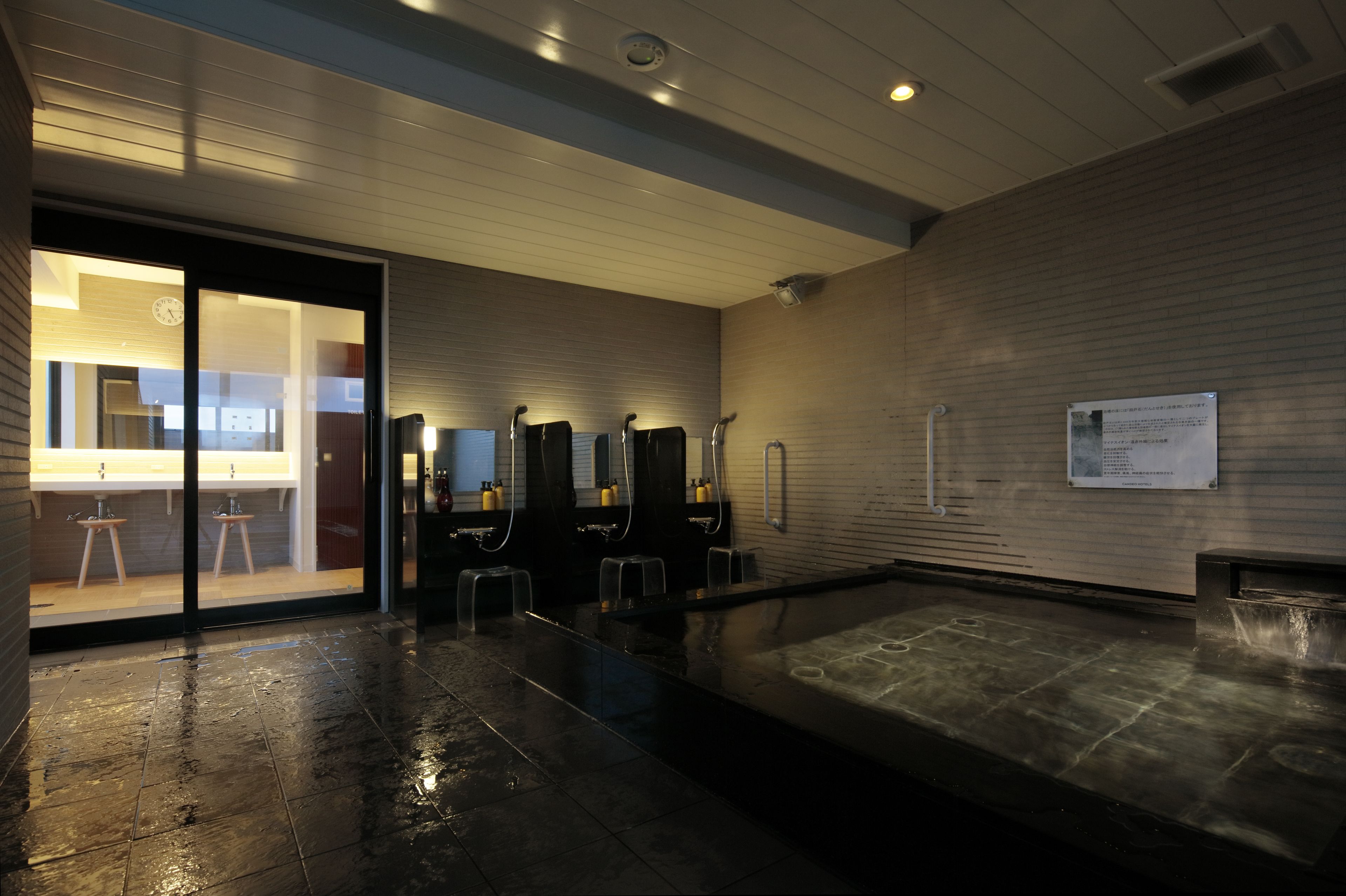 indoor spa tub