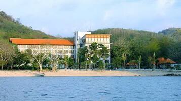 Private beach, free beach cabanas, sun loungers, beach umbrellas