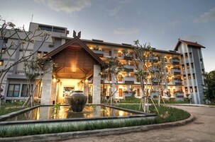 住宿正面 - 傍晚/夜晚