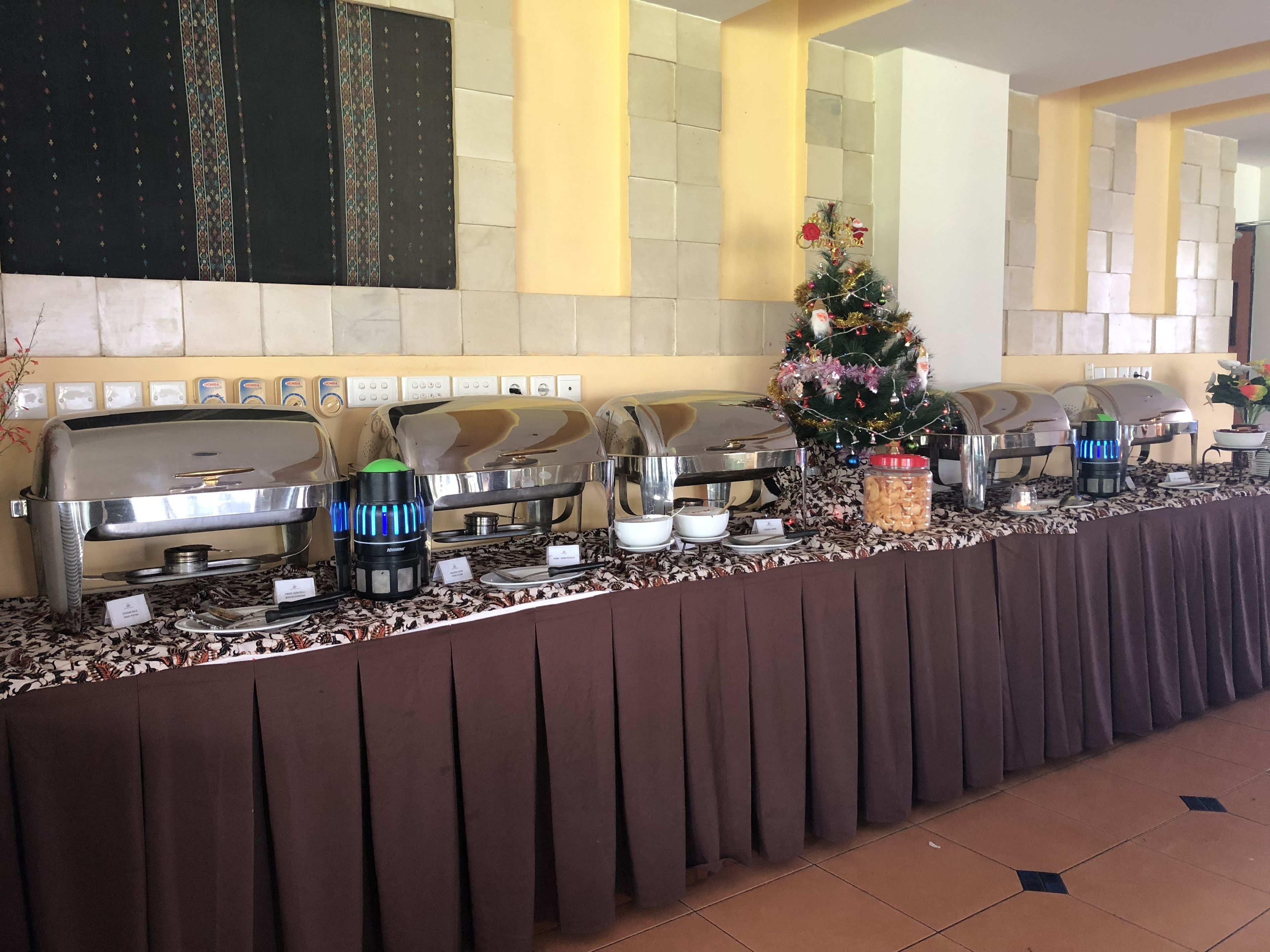 daily buffet breakfast for a fee