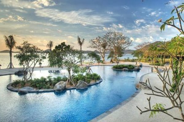 Outdoor pool, pool umbrellas, sun loungers