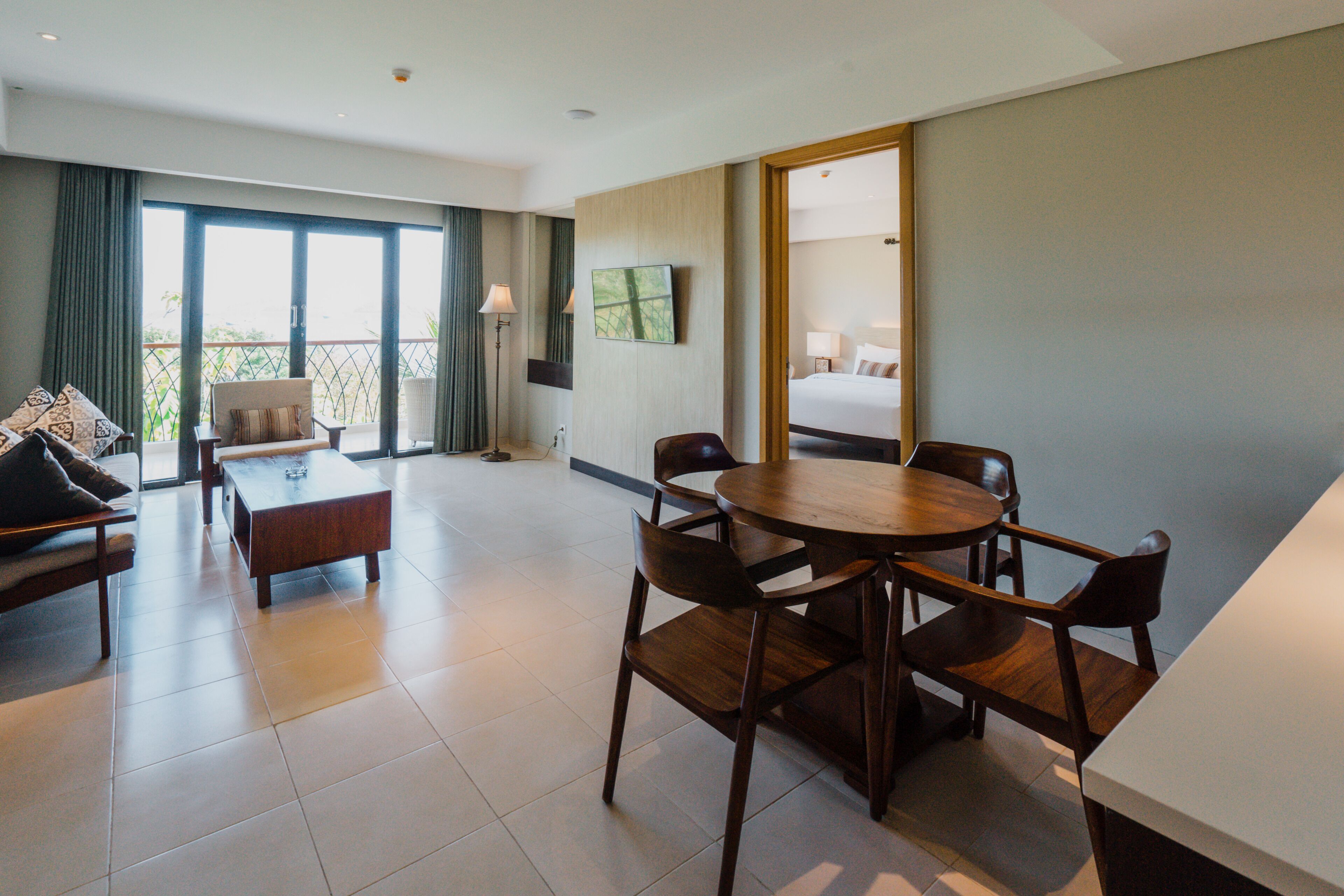 deluxe suite | living area | 42-inch tv with satellite channels