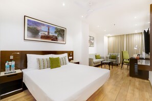 Premium bedding, pillow-top beds, minibar, in-room safe - Lemon Tree Premier 1, Gurugram (Gurugram)