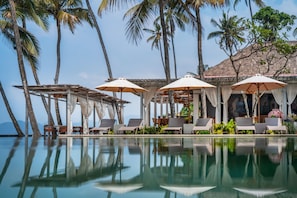 Outdoor pool, sun loungers