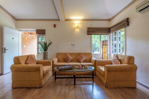 Presidential Haveli | Living area | 21-inch LED TV with cable channels, TV, pay movies - Vijayshree Resort And Heritage Village (Hospet)