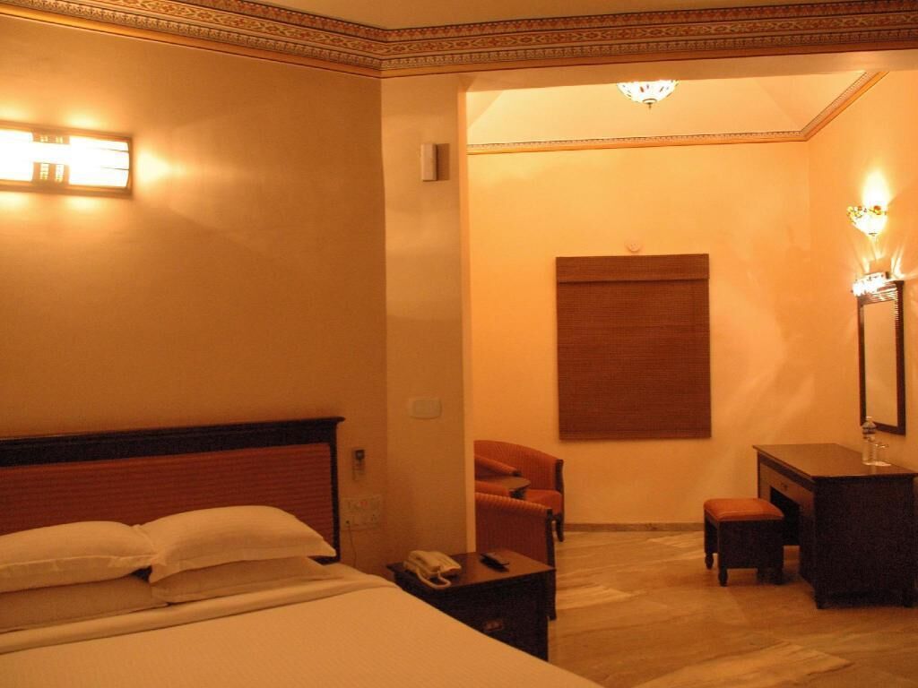1 dormitorio, minibar, caja fuerte y decoración individual