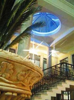 المنشأة من الداخل