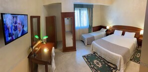 迷你吧、客房内保险箱、办公桌、隔音