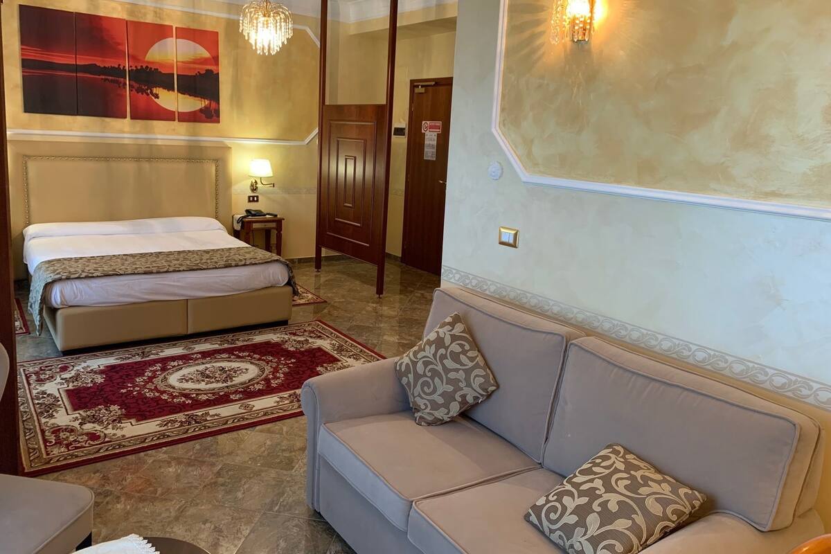 Deluxe Double Room | Minibar, in-room safe, desk, soundproofing