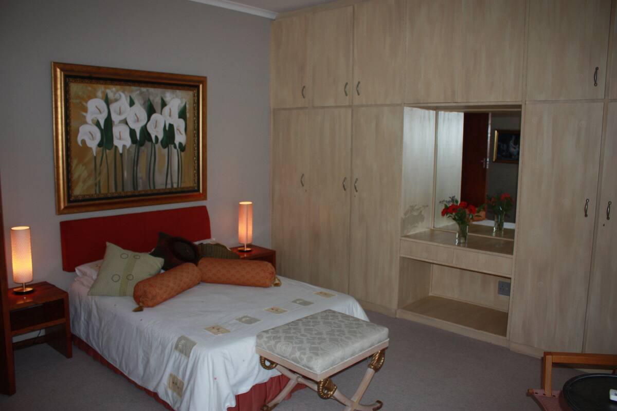4 bedrooms, premium bedding, pillow-top beds, in-room safe