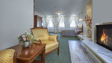 Apartment, 2 Schlafzimmer (Castle View) | Minibar, Zimmersafe, Schreibtisch, schallisolierte Zimmer
