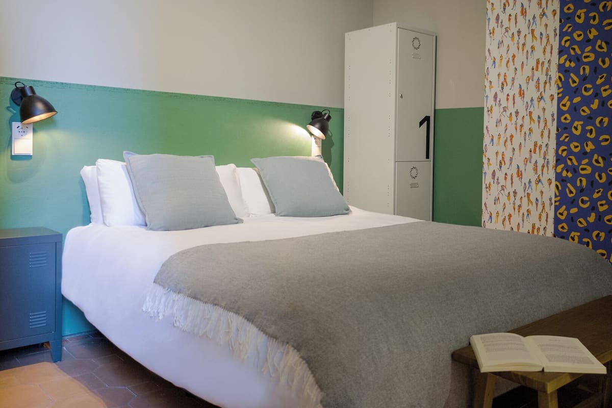 Chambre Quadruple Standard | Fer et planche à repasser, Wi-Fi gratuit, draps fournis