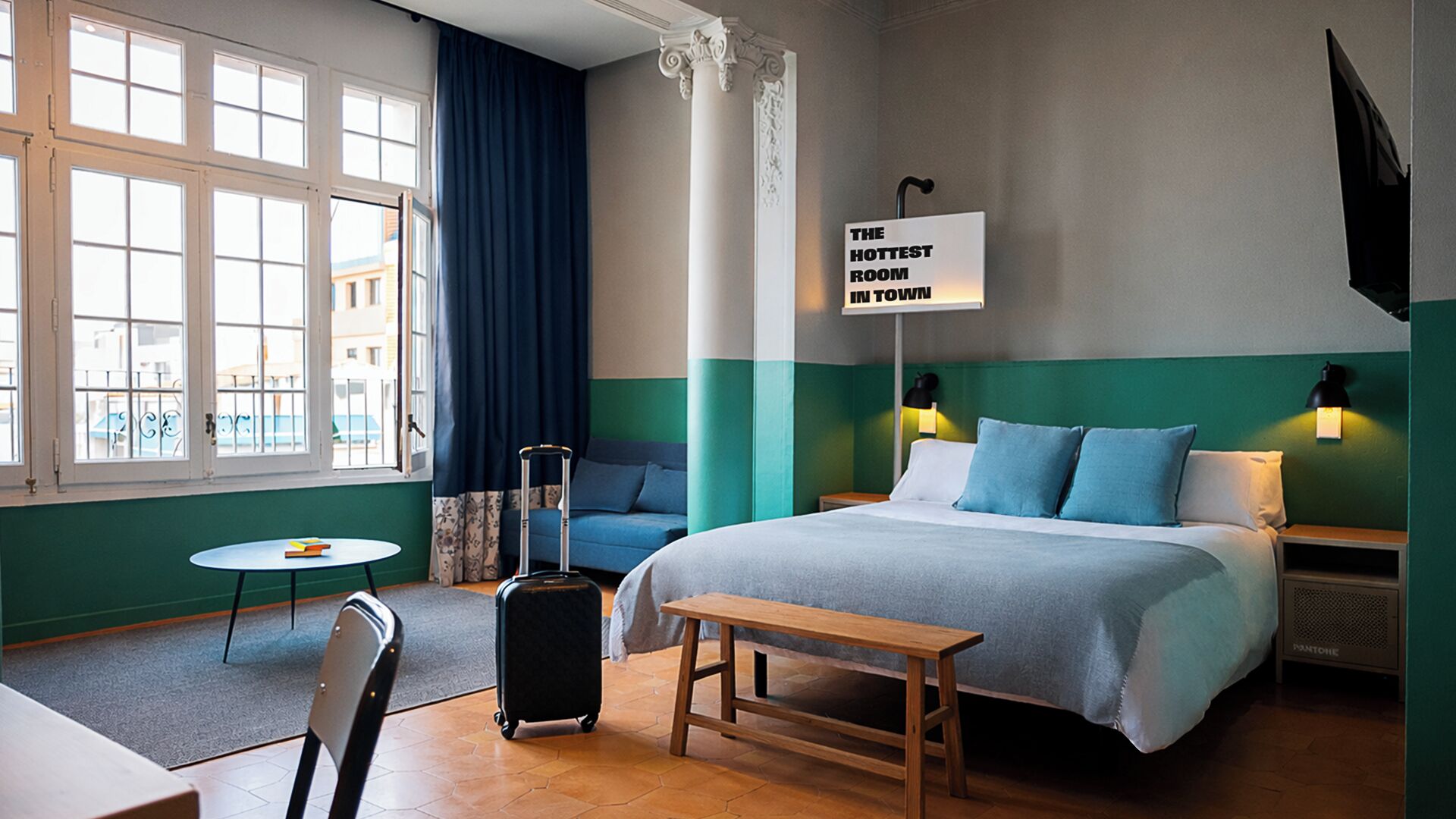 Habitación Deluxe con 1 cama doble o 2 individuales | Tabla de planchar con plancha, wifi gratis, ropa de cama