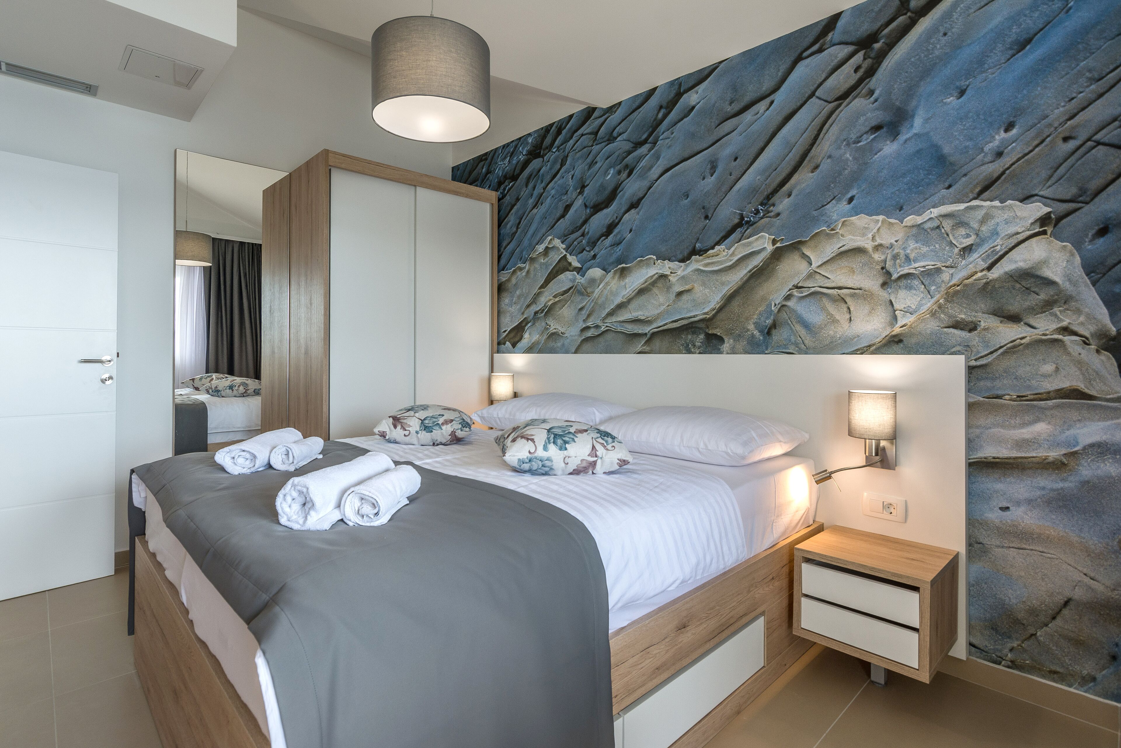 Appartamento Standard, 1 camera da letto, edificio separato | Una cassaforte in camera, una scrivania, tende oscuranti, Wi-Fi gratuito