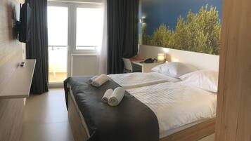 Standard Studio, Balcony, Annex Building | In-room safe, desk, blackout drapes, free WiFi