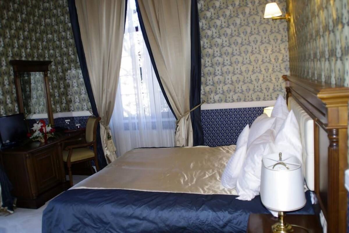 Literie hypoallergénique, matelas mémoire de forme, minibar