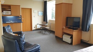 Desk, iron/ironing board, free WiFi, bed sheets - 97 Motel Moray (Dunedin)