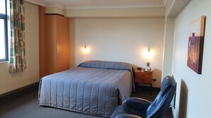 Studio | Desk, iron/ironing board, free WiFi, bed sheets - 97 Motel Moray (Dunedin)