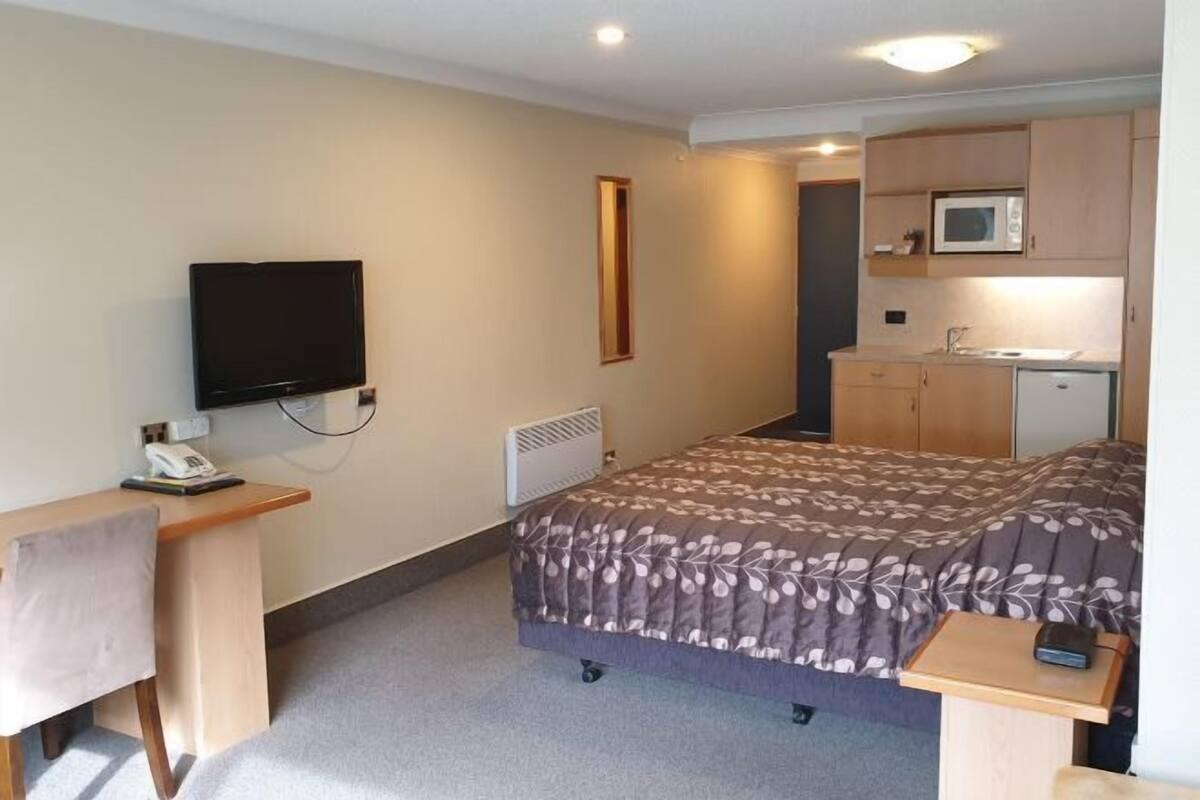 Desk, iron/ironing board, free WiFi, bed sheets