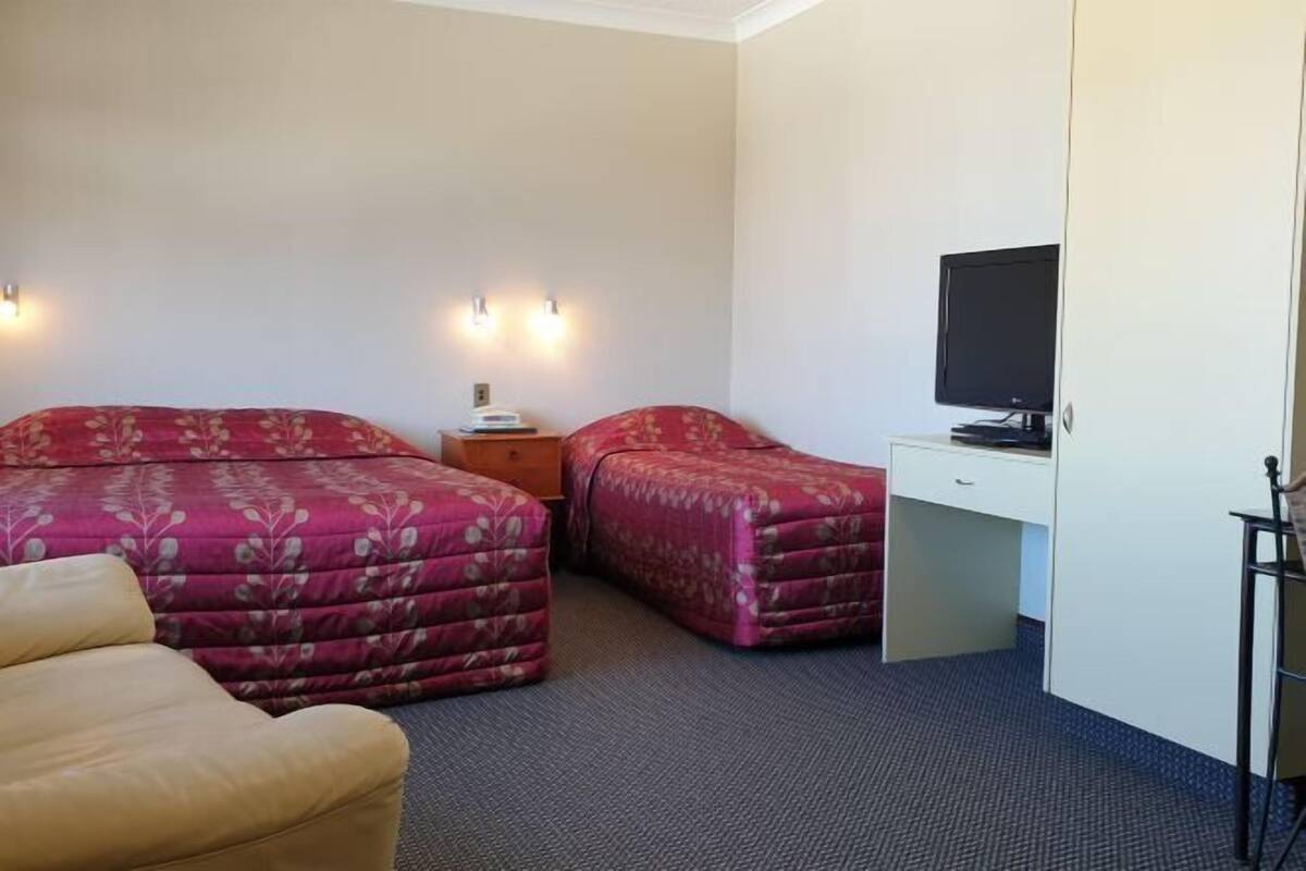 Desk, iron/ironing board, free WiFi, bed sheets