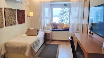 Standard Single Room | In-room safe, desk, laptop workspace, soundproofing