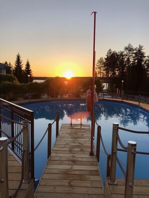 Outdoor pool - Hotel Aateli Lakeside (Sotkamo)