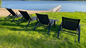Privat strand og solsenger
