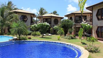 2 piscinas al aire libre, sillones reclinables de piscina