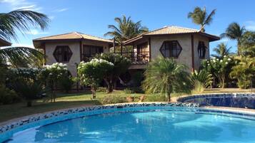2 piscinas al aire libre, sillones reclinables de piscina