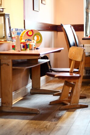 Der serveres aftensmad og tyske retter med udendørs servering 