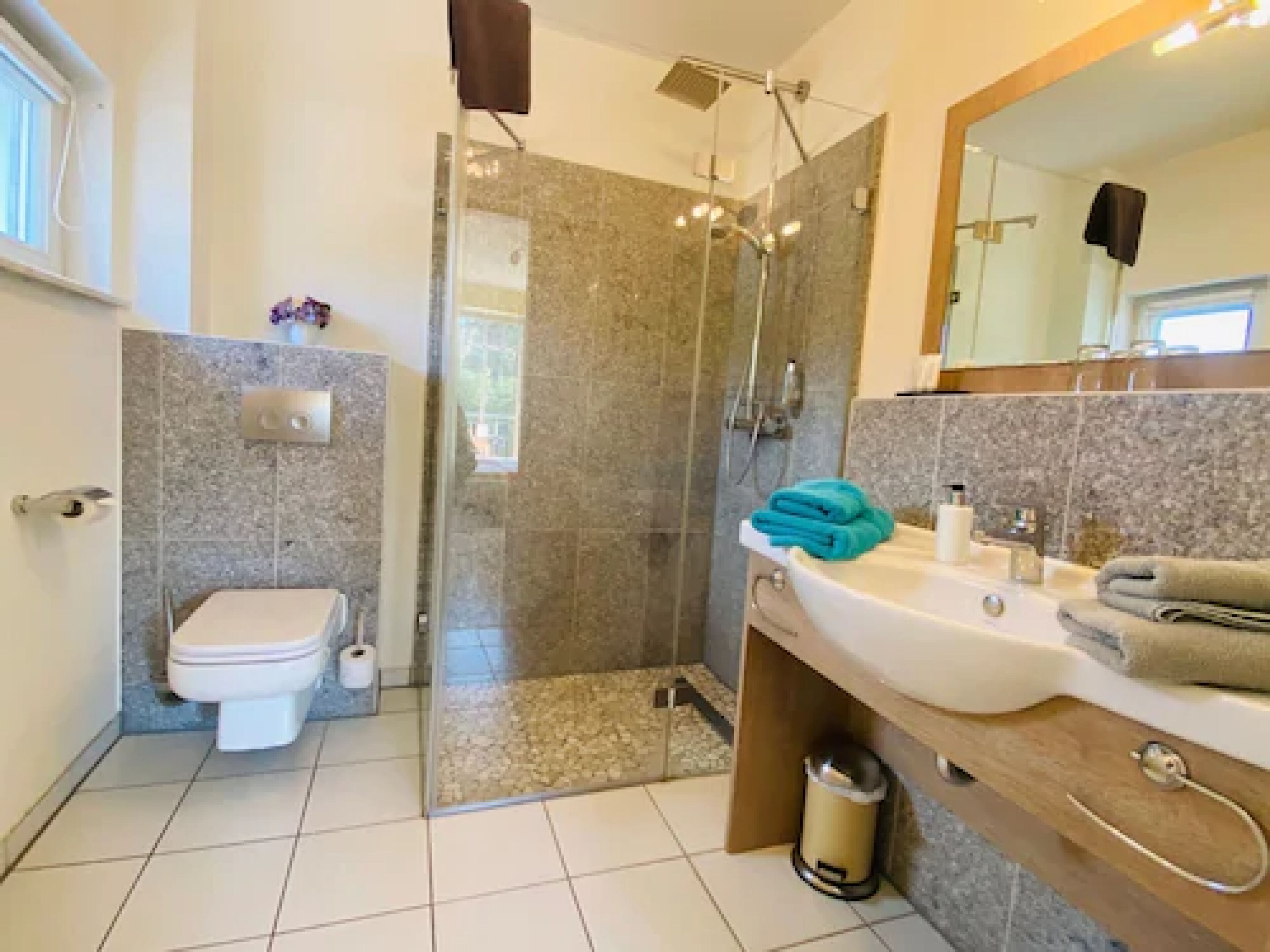 Doppelzimmer | Badezimmer | Dusche, Haartrockner, Handtücher