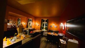 Abendessen, deutsche Küche, Speisen im Freien