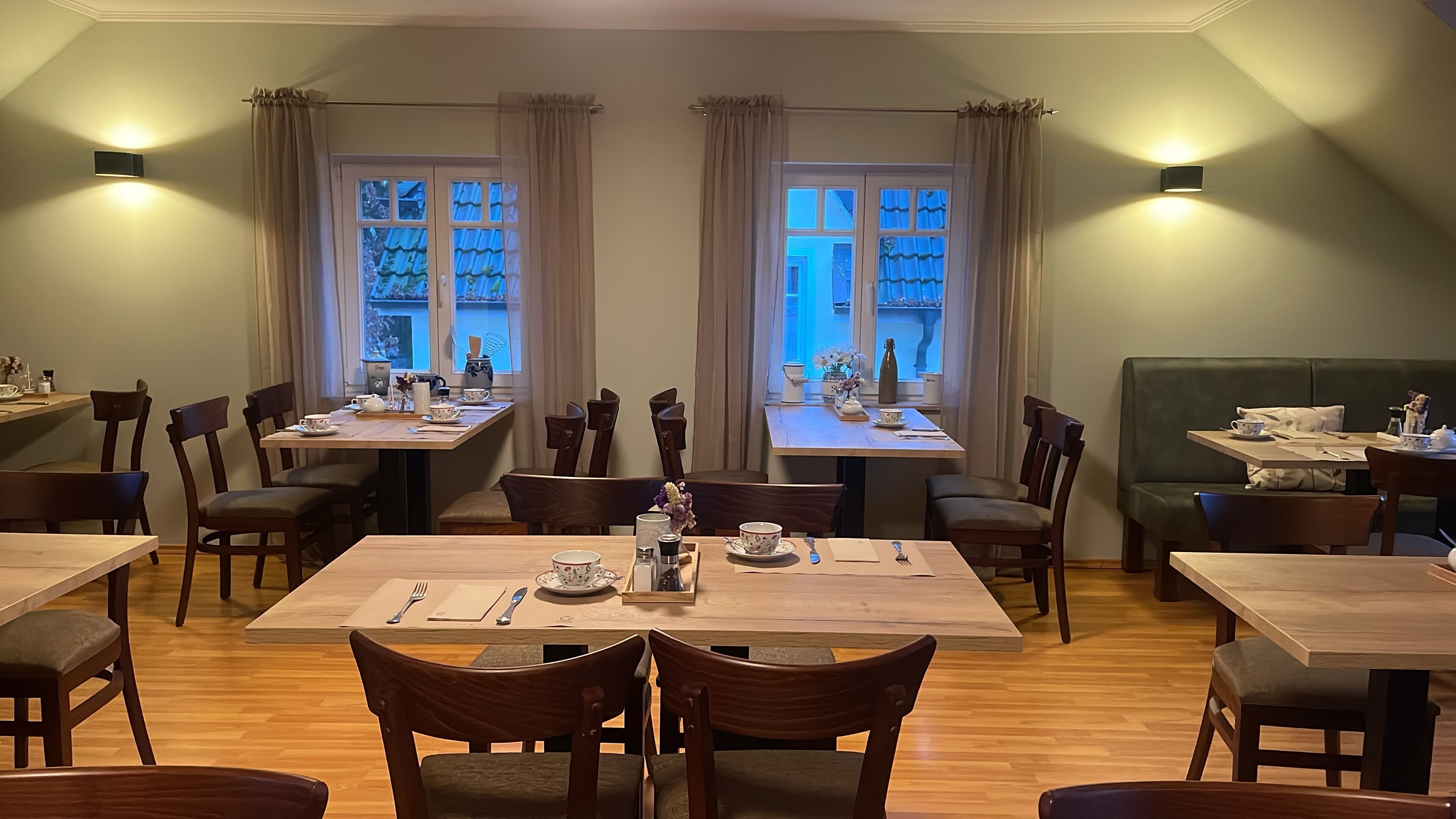 Daily buffet breakfast (EUR 13.9 per person)