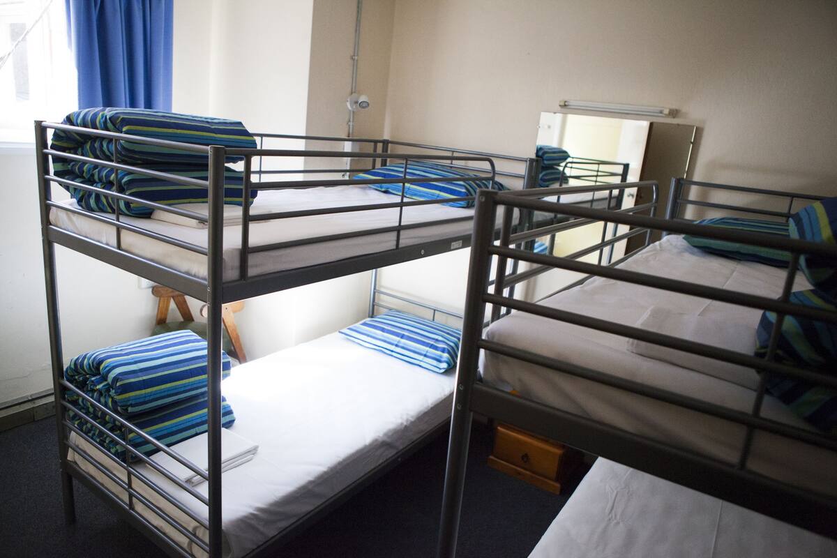 Dormitorio compartido, solo para mujeres