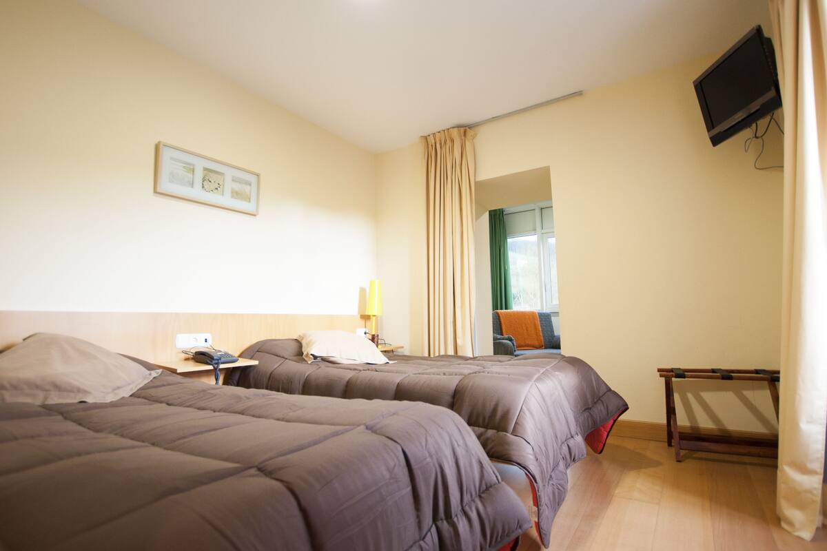 double room | desk, iron/ironing board, rollaway beds, free wifi