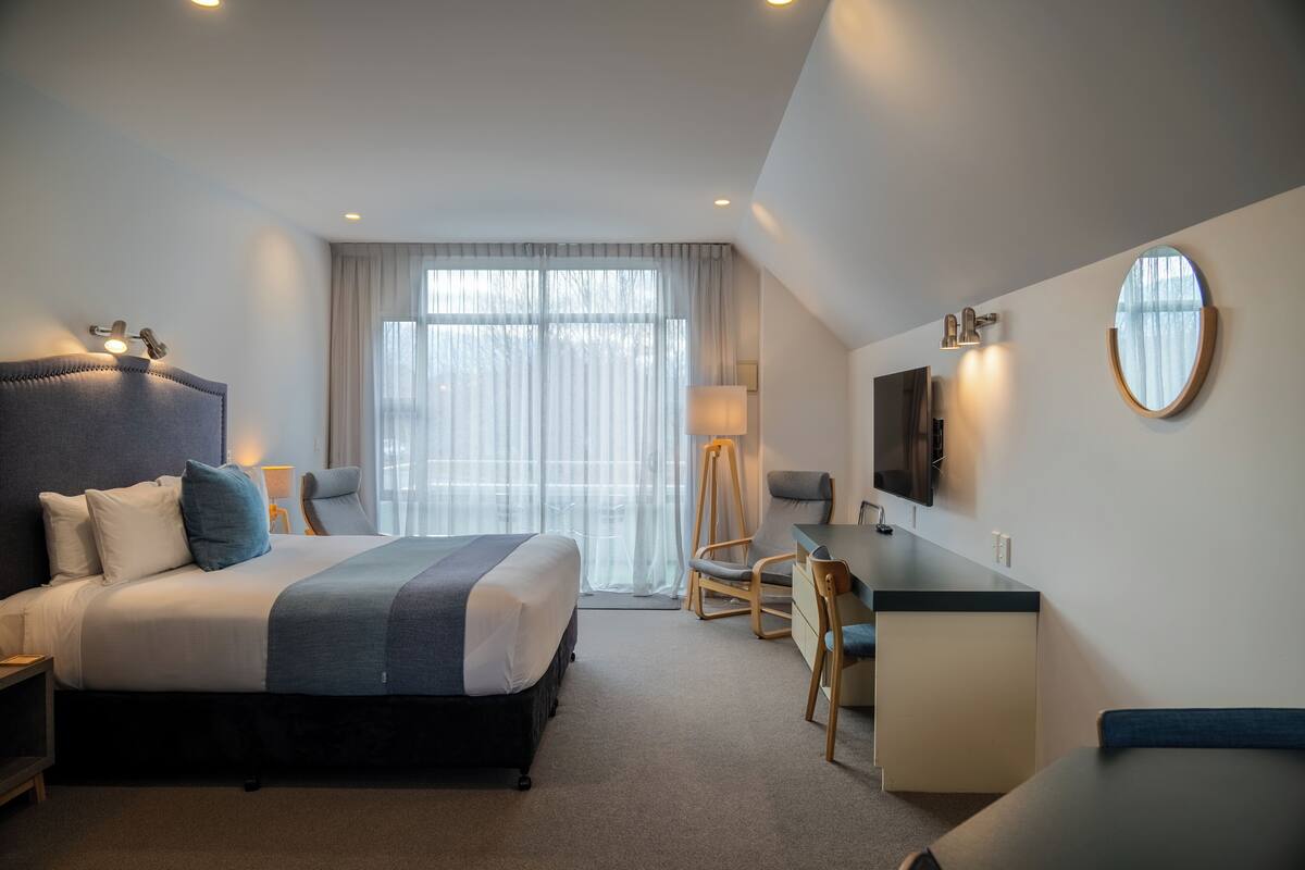Kamar Eksekutif, jet tub | Seprai premium, tirai kedap cahaya, dan kedap suara
