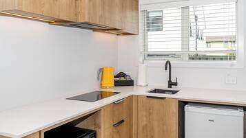 Deluxe Studio | Private kitchenette | Mini-fridge, microwave, toaster