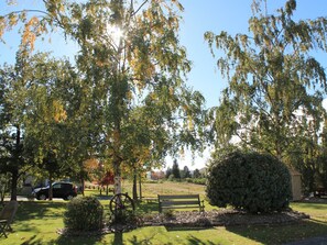 Garden - Colonial Manor Motel (Cromwell)