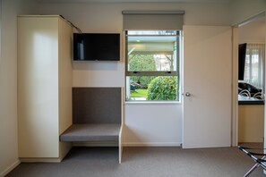 One Bedroom Family | Premium bedding, blackout curtains, soundproofing, iron/ironing board - Colonial Manor Motel (Cromwell)