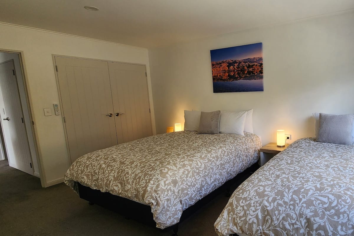 Deluxe Apartment, 2 Bedrooms | 1 bedroom, premium bedding, blackout drapes, soundproofing